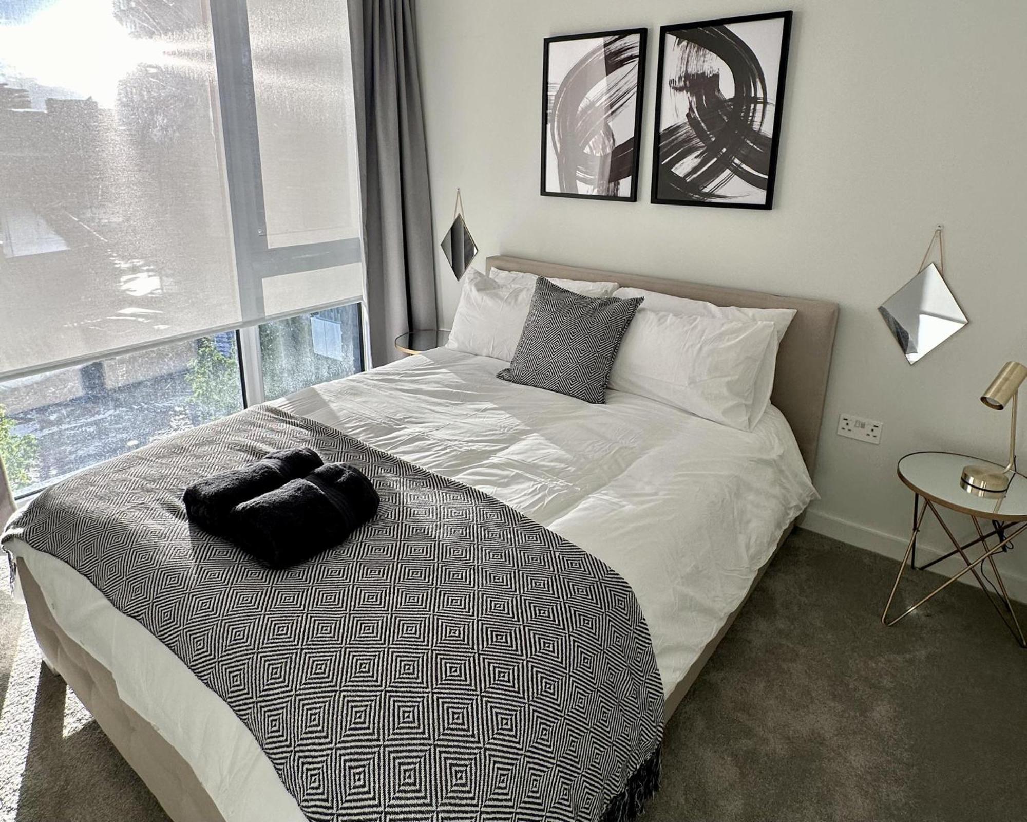 Spacious & Luxurious 2-bed In Londra