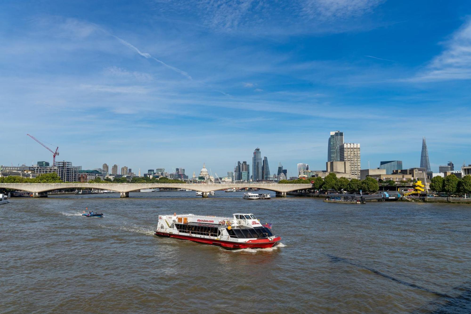 Spacious & Luxurious 2-bed In Londra