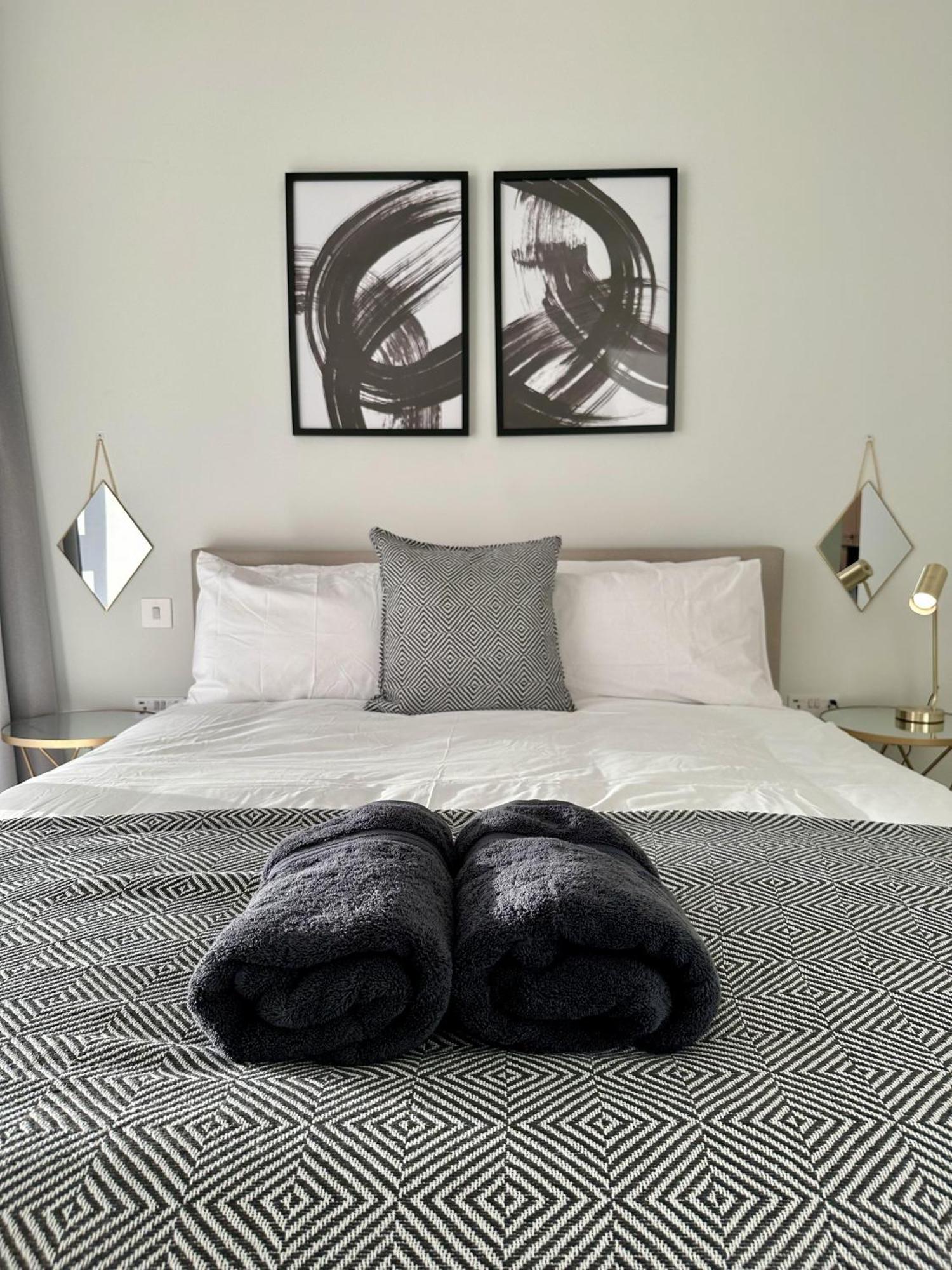 Spacious & Luxurious 2-bed In Londra